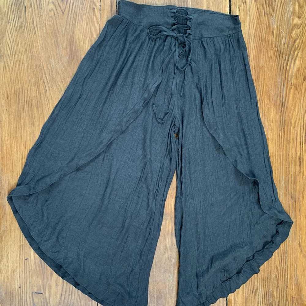 Loose linen type pants.